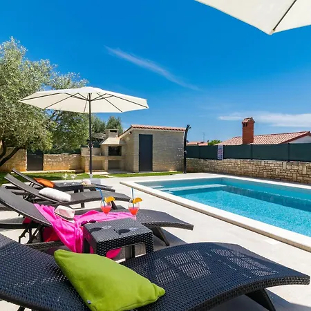 2 Bedroom Amazing In Сasa de vacaciones Galižana