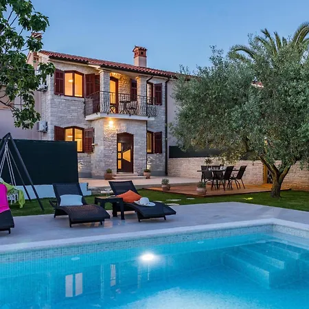 2 Bedroom Amazing In Holiday home Galizana